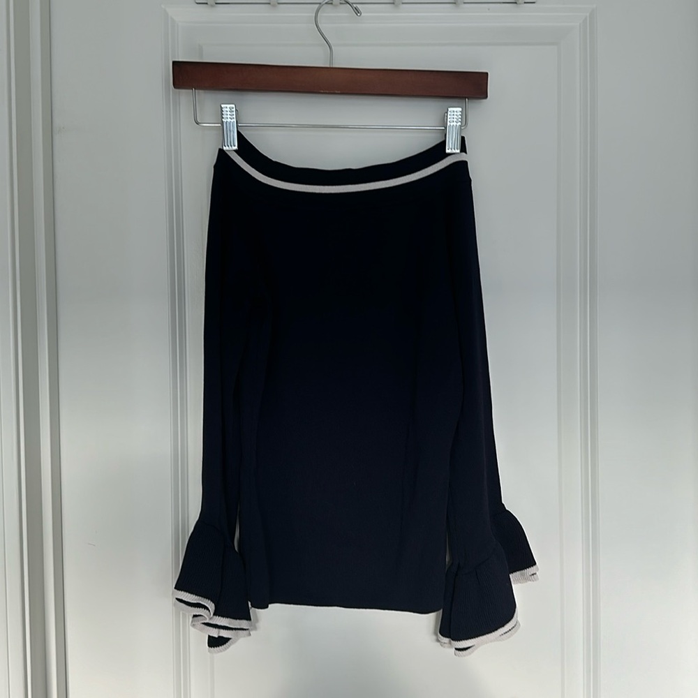 Dark blue top. Loved the sleeves!